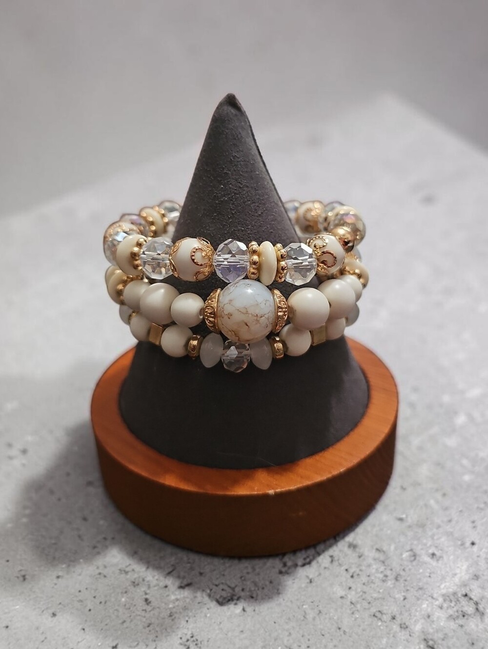 Sassified Boutique Nwt Cream & Gold Beaded Stretch Bracelet Stack